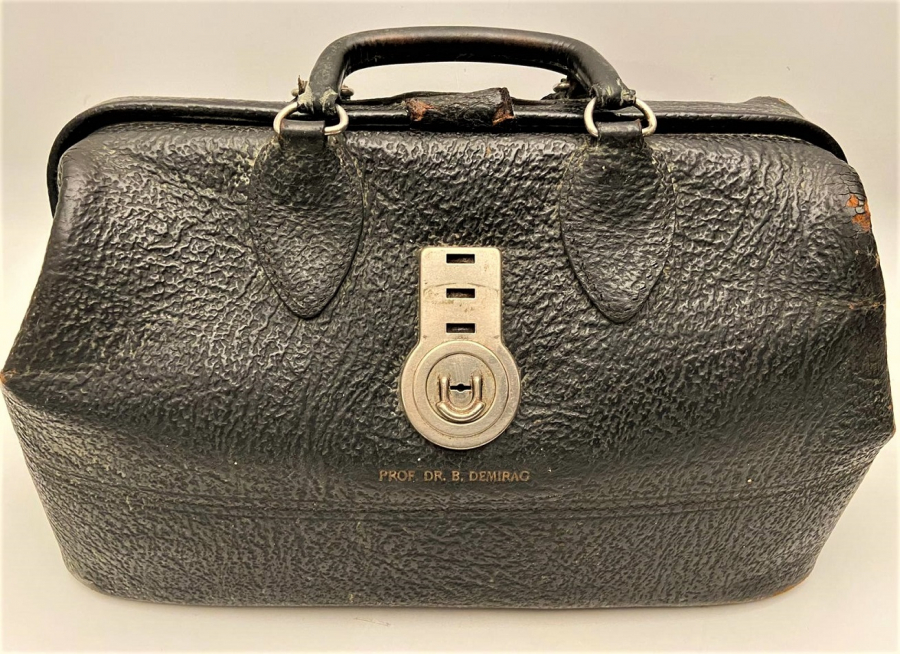 PROF . DR . B . DEMIRAG DERİ DOKTOR EL ÇANTASI DIŞARIYA KONTROL VE MUAYENEYE GİDERKEN KULLANILAN 