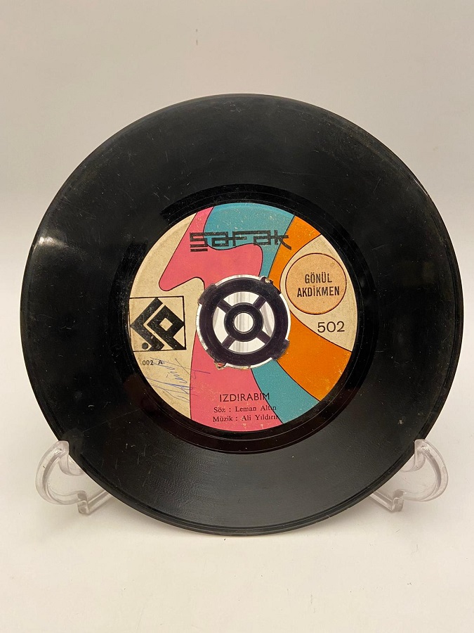 GÖNÜL AKDİKMEN IZDIRABIM - BEN ÇOCUK DEĞİLİM 45 LİK YERLİ PLAK