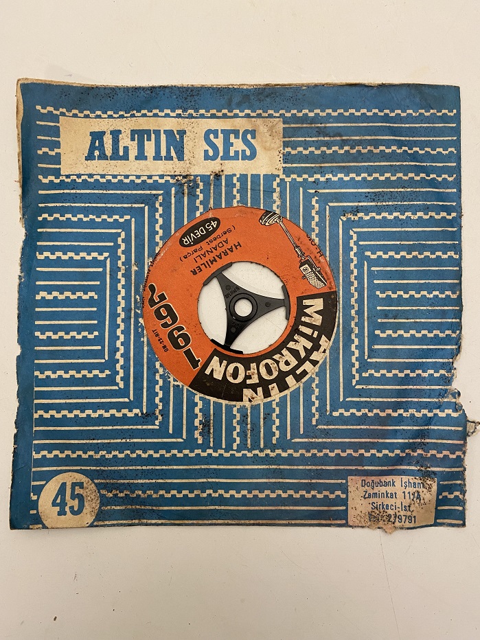  HARAMİLER ''1967 ALTIN MİKROFON'' - ÇAMLICA YOLUNDA / ADANALI - 45LİK PLAK NADİR