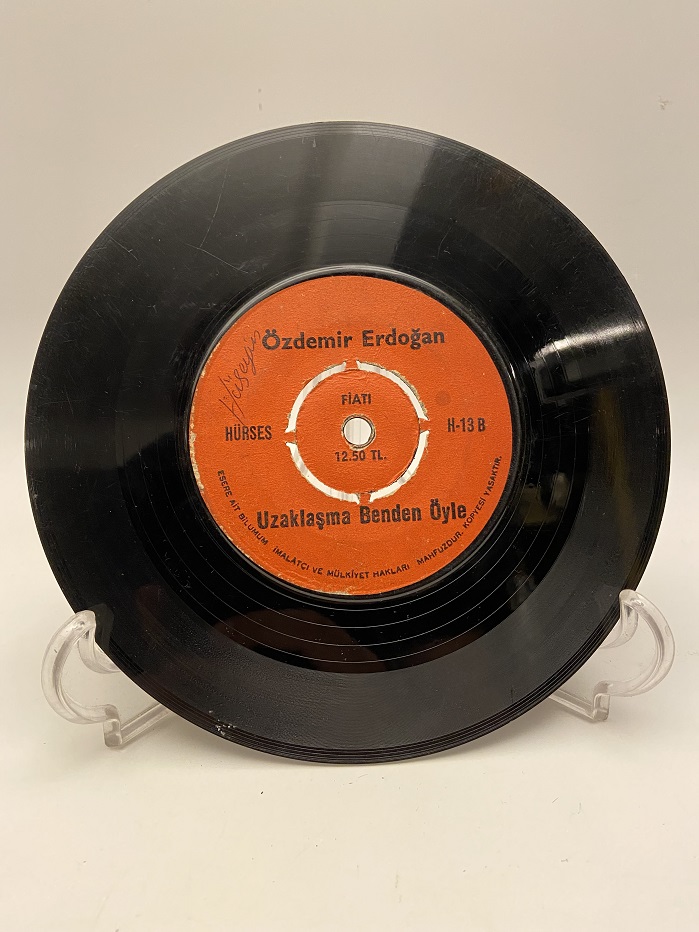 ÖZDEMİR ERDOĞAN DUYDUK DUYMADIK DEMEYİN - UZAKLAŞMA BENDEN ÖYLE 45 LİK YERLİ PLAK