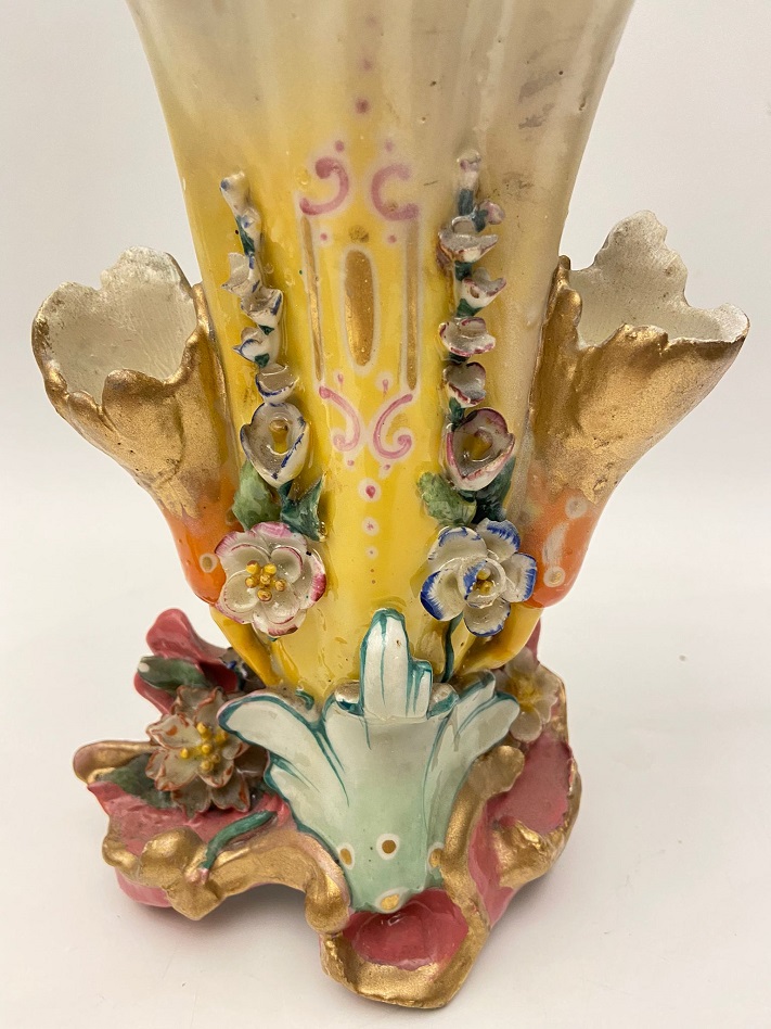 OSMANLI PAZARI İÇİN ÜRETİLEN CAPO Dİ MONTE İŞLEMELİ EL BOYAMA PORSELEN ÇİFT VAZO