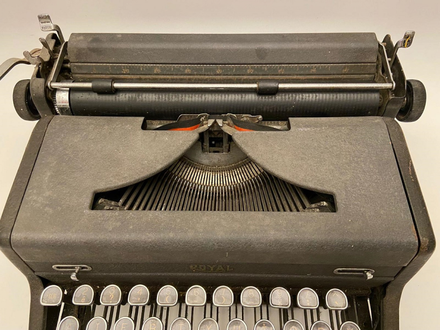 1940 ROYAL MEKANİK METAL KASA CAMLI ŞEFFAF TUŞLAR SORUNSUZ CALIŞAN DAKTİLO F KLAVYE 