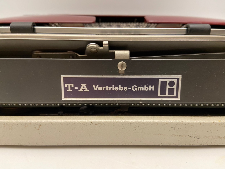 TİPPA  T-A  VERTRİEBS-GMBH  ADLER  MEKANİK DAKTİLO 1966 MODEL ALMAN MALI