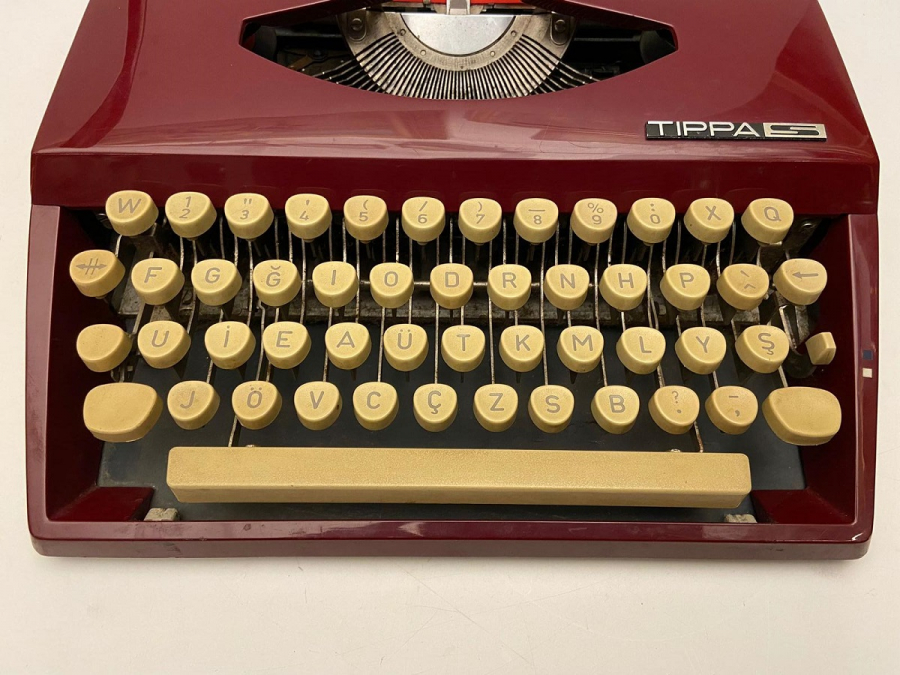 TİPPA  T-A  VERTRİEBS-GMBH  ADLER  MEKANİK DAKTİLO 1966 MODEL ALMAN MALI