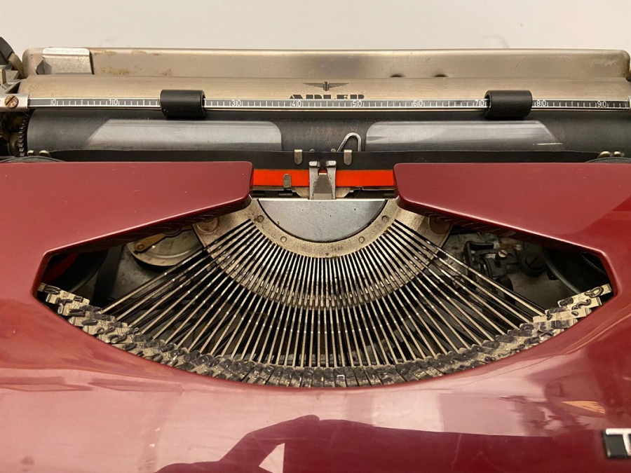 TİPPA  T-A  VERTRİEBS-GMBH  ADLER  MEKANİK DAKTİLO 1966 MODEL ALMAN MALI