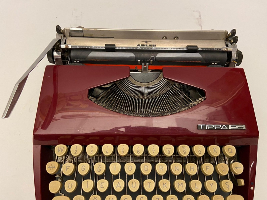 TİPPA  T-A  VERTRİEBS-GMBH  ADLER  MEKANİK DAKTİLO 1966 MODEL ALMAN MALI