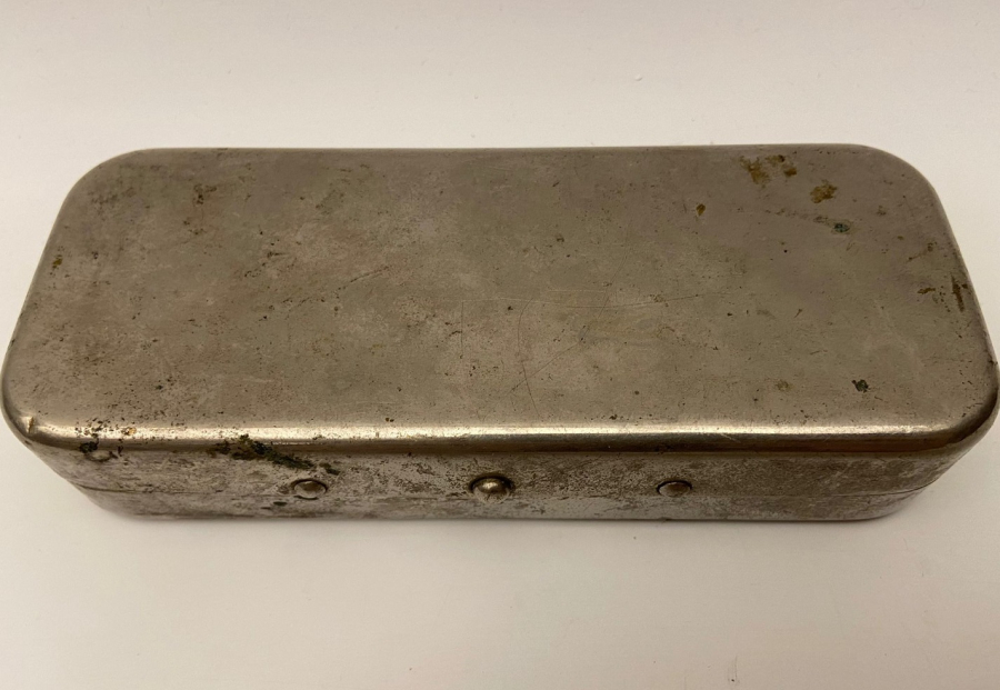 1950 ORİJİNAL METAL KUTUSUNDA VİNTAGE CAM İGNE VE ENJEKTÖR