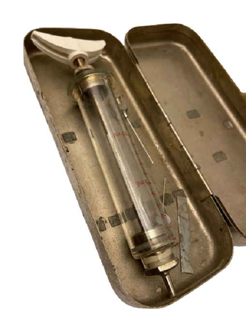 1950 ORİJİNAL METAL KUTUSUNDA VİNTAGE CAM İGNE VE ENJEKTÖR