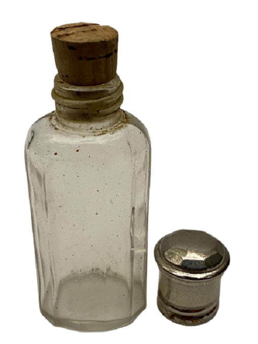 1930 METAL KAPAKLI VE MANTAR TIPALI CAM KOKU PARFUM ŞİŞESİ CANTA İCİN