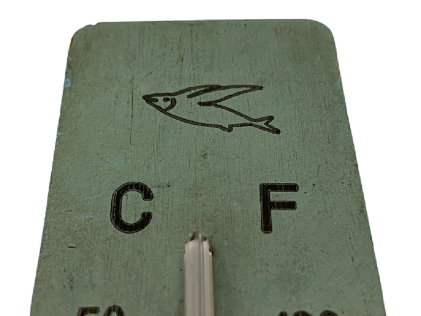 1950 AHŞAP ÜZERİNE CAM ÇUBUK KIRMIZI SIVI CIVALI TERMOMETRE