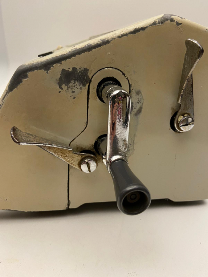 FACİT AB SWEDEN MOD C1 13 TUŞLU KOLLU CEVİRMELİ MEKANİK GİRİ BAKALİT TUŞLU METAL HESAP MAKİNASI SORUNSUZ