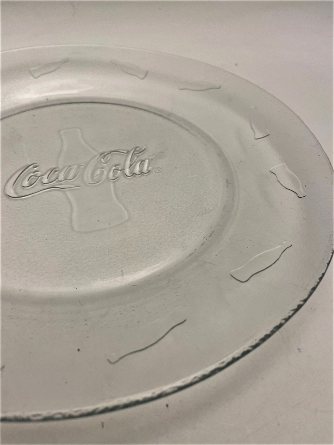 COCA COLA  KABARTMA ŞİŞE RESİMLİ CAM ŞEFFAF SERVİS İKRAM SUNUM TABAĞI