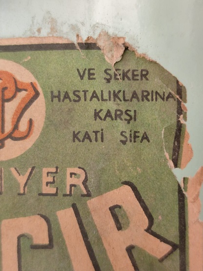 1930 SARIYER CIRCIR MENBA SUYU AGIZ KISMI KURŞUN KAPLI ŞİŞE MÜHÜRLENEBİLİR PİRİNC VİDALI KAPAK  CAM ŞİŞE 3 Cc