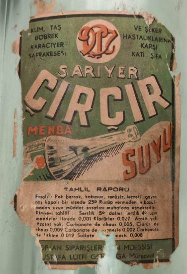 1930 SARIYER CIRCIR MENBA SUYU AGIZ KISMI KURŞUN KAPLI ŞİŞE MÜHÜRLENEBİLİR PİRİNC VİDALI KAPAK  CAM ŞİŞE 3 Cc