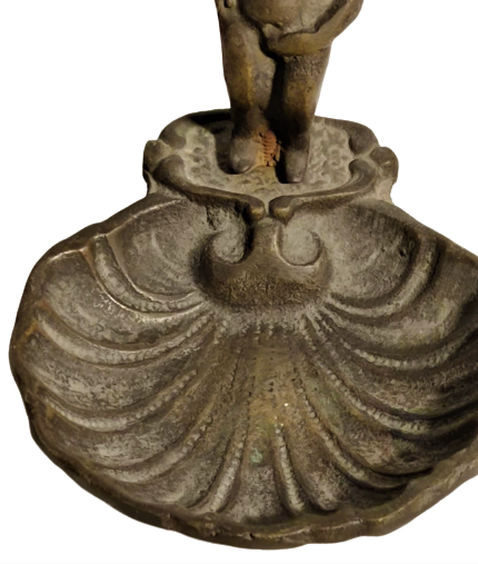 PİRİNC KÜL TABLASINA  İŞEYEN COCUK  TASARIMI ŞEKLİNDE KÜLLÜK 