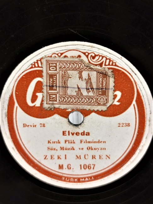 TAŞ PLAK GRAFSON ZEKİ MÜREN  SEVGİLİM BENİ BIRAKIP KAÇDI / ELVEDA ( KIRIK PLAK FİLMİNDEN ) OLDUKCA TEMİZ