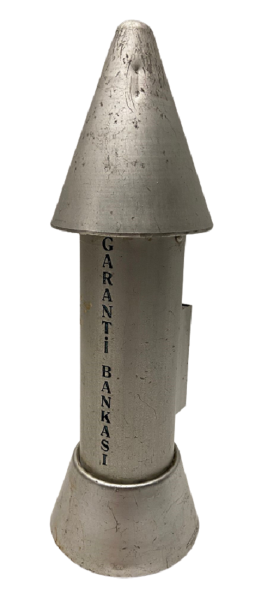 1970'Lİ YILLAR GARANTİ BANKASI ROKET FORMUNDA METAL MEKANİK KUMBARA ALİMİNYUM EKSİKSİZ CALIŞIR