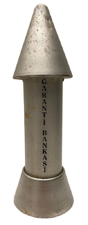 1970'Lİ YILLAR GARANTİ BANKASI ROKET FORMUNDA METAL MEKANİK KUMBARA ALİMİNYUM EKSİKSİZ CALIŞIR