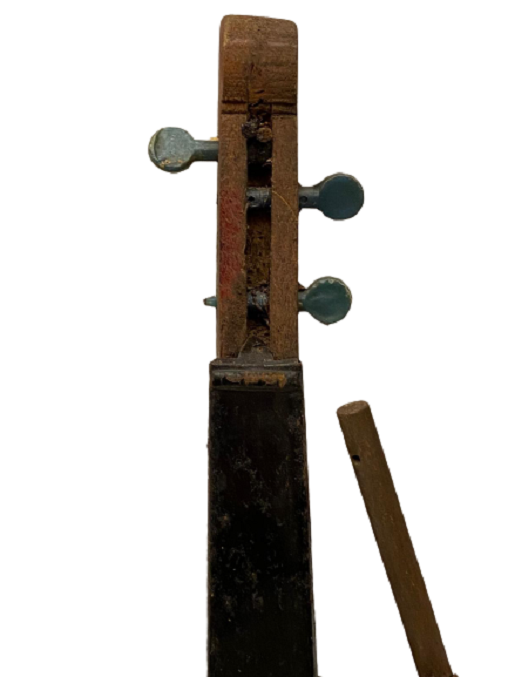 1960 YERLİ TENEKE OYUNCAK KEMAN  AFACAN ÜRETİMİ GÖVDE TENEKEDEN VE AHŞAP SAPLI VE ORJİNAL YAYI 