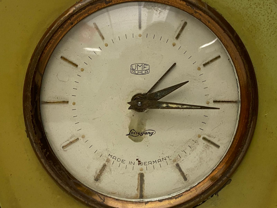 ALMAN UMF RUHLA LEİSEGANG METAL KASA KURMALI MEKANİK MASA ÜZERİ ÇALAR SAAT