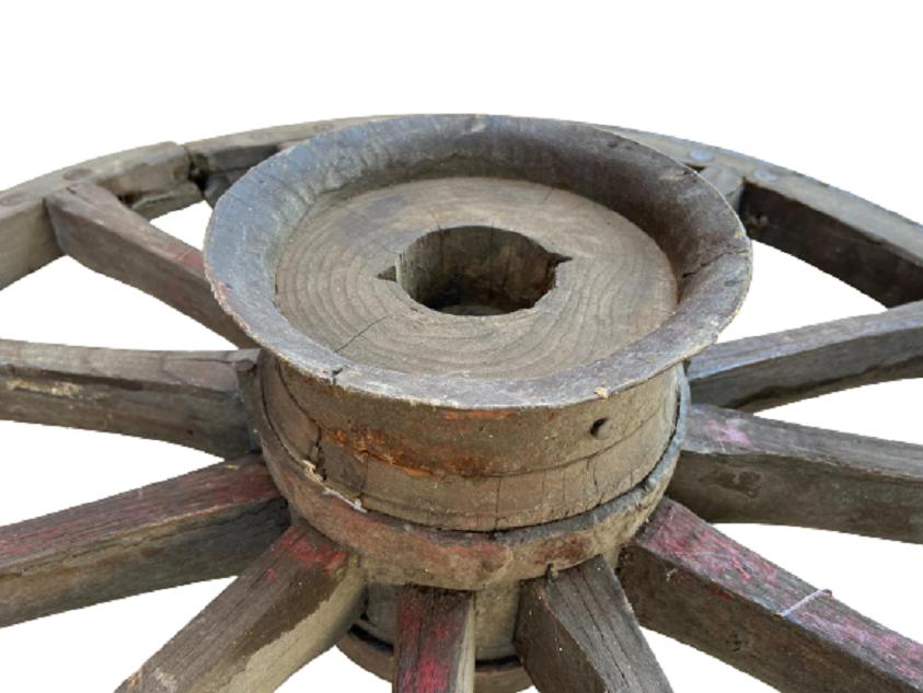 1940 EL YAPIM TAHTA AT ARABASI TEKERLEĞİ ETRAFI  SICAK DÖGME DEMİR CEMBERLİ TAMAMEN ELDE YAPILMIŞ  AHŞAP TEKERLEK