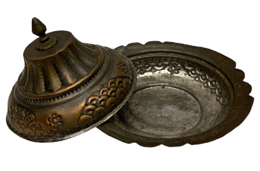 BOLU YÖRESİ BAKIR EL DÖVME KAPAKLI ALT ÜST İŞLEMELİ YEMEK SUNUM SAHAN