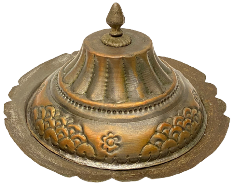 BOLU YÖRESİ BAKIR EL DÖVME KAPAKLI ALT ÜST İŞLEMELİ YEMEK SUNUM SAHAN