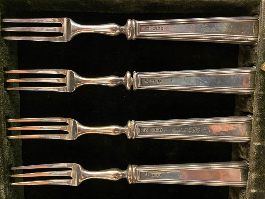 I.E & S DAMGALI ORİJİNAL AHŞAP KUTUSUNDA 12 PARÇA BIÇAK & ÇATAL SETİ