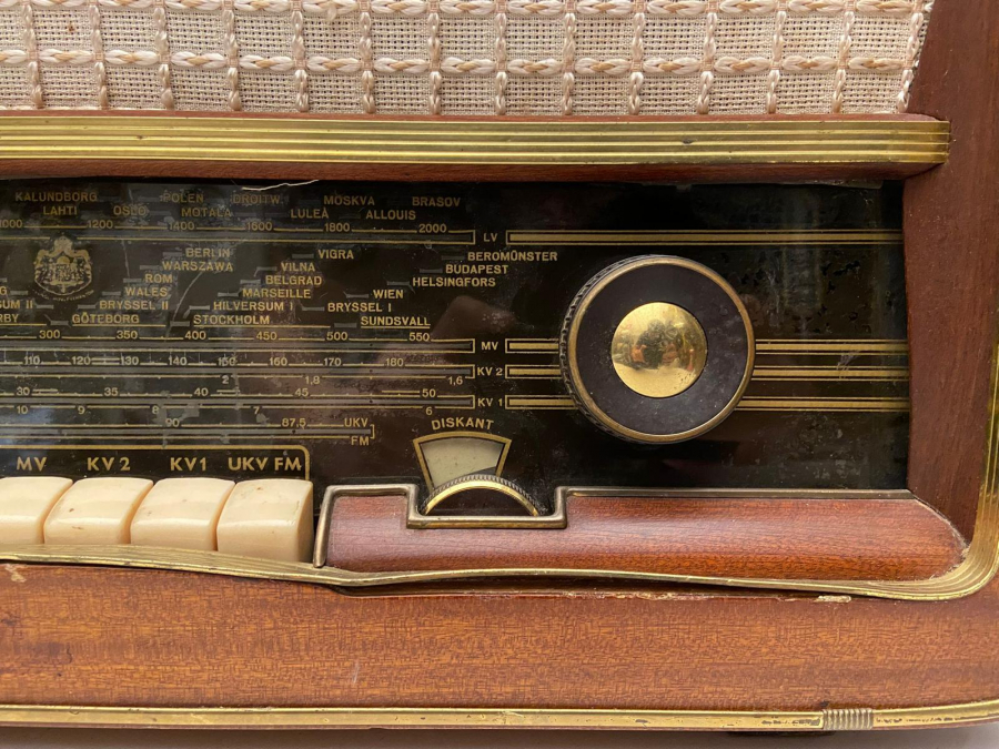 1956 AVRUPA LAMBALI ORJİNAL FM  DUX TYP V 362 AHŞAP KASA RADYO SORUNSUZ CALIŞMAKTADIR