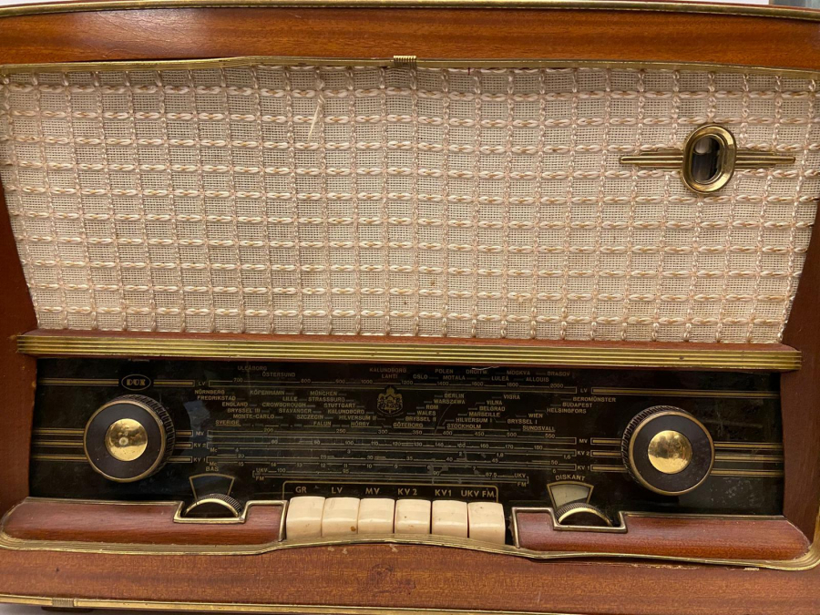 1956 AVRUPA LAMBALI ORJİNAL FM  DUX TYP V 362 AHŞAP KASA RADYO SORUNSUZ CALIŞMAKTADIR