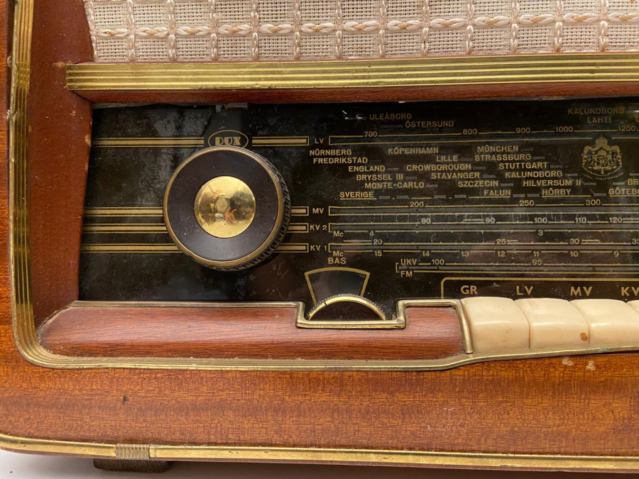 1956 AVRUPA LAMBALI ORJİNAL FM  DUX TYP V 362 AHŞAP KASA RADYO SORUNSUZ CALIŞMAKTADIR