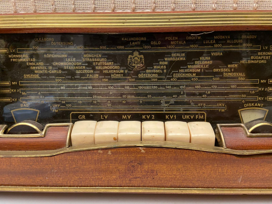 1956 AVRUPA LAMBALI ORJİNAL FM  DUX TYP V 362 AHŞAP KASA RADYO SORUNSUZ CALIŞMAKTADIR
