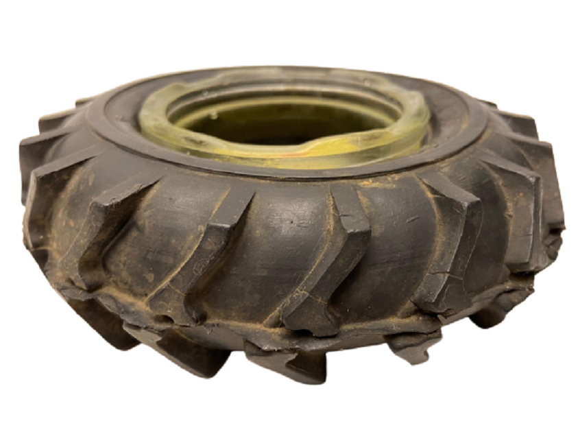 PIRELLI TRACTÖR AGR  LASTİK FORMUNDA ORTASI CAM PIRELLİ LEGOLU SARI KIRMIZI RENKDE KÜLLÜK KÜL TABLASI