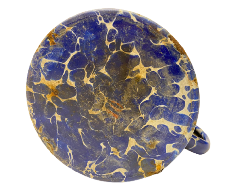 DIŞI LACİVERT BEYAZ FASARİT DESEN İÇ KISMI BEYAZ  RENKDE YANDAN KULPLU EMAYE KUPA