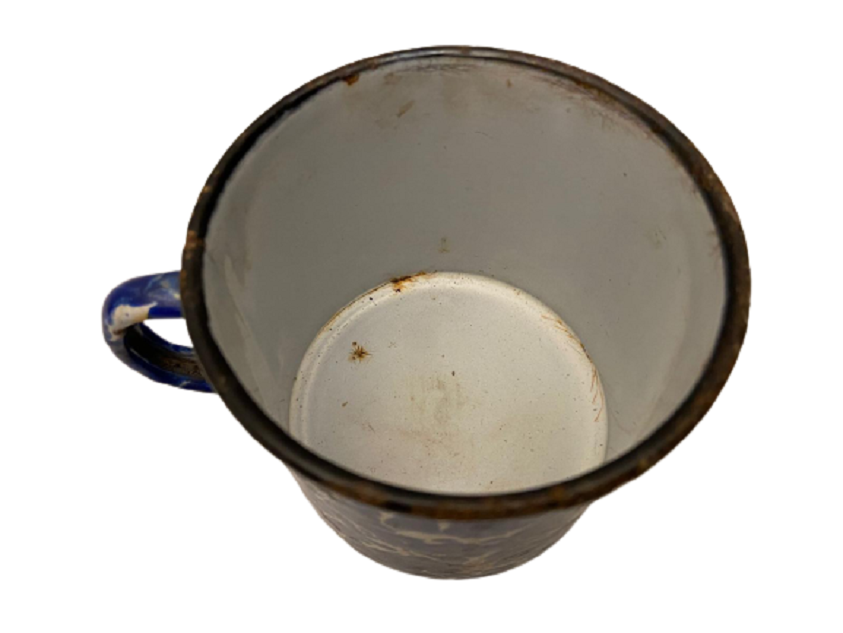 DIŞI LACİVERT BEYAZ FASARİT DESEN İÇ KISMI BEYAZ  RENKDE YANDAN KULPLU EMAYE KUPA