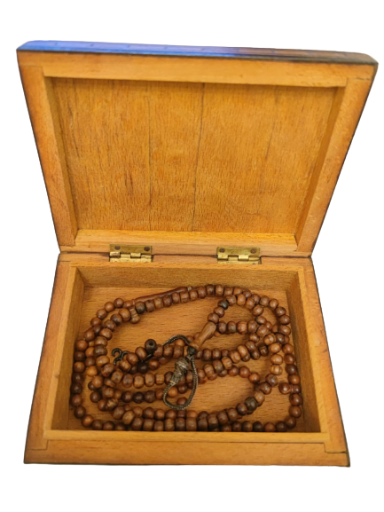 OSMANLI  İŞLEMELİ EL YAPIM SEDEF VE MARKUTERİ İŞCİLİKLİ  KAPAKLI TESBİH SAKLAMA  MUHAFAZA İÇİN AHŞAP KUTU