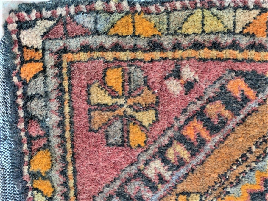 1940 KAYSERİ EL DOKUMA KÖK BOYA DİKDÖRTGEN  FORMDA UFAK BOY HALI