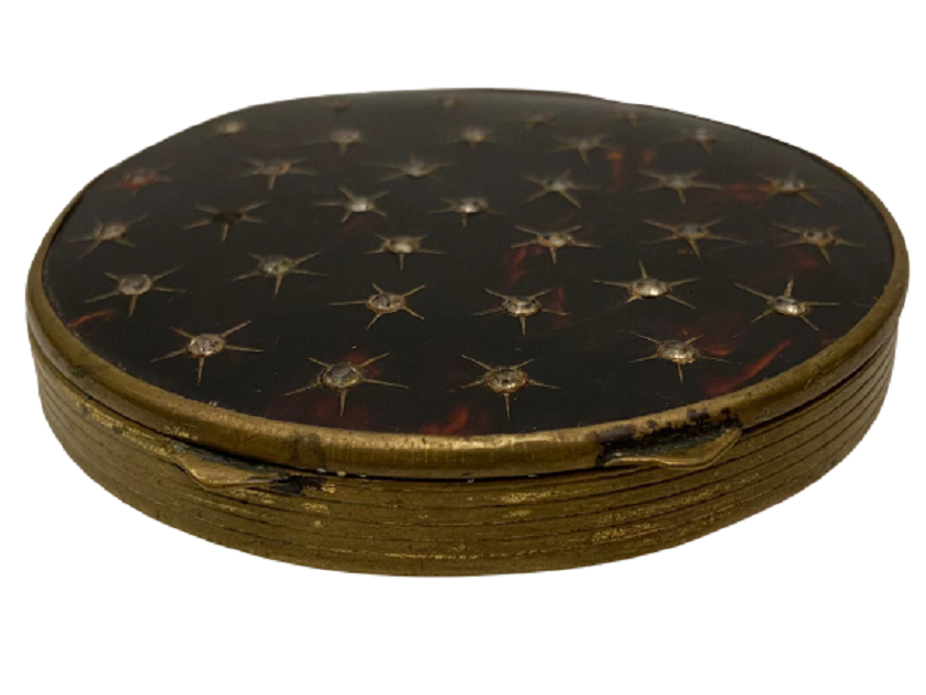 1930 BAG ÜZERİNE ÜZERİ METAL VE DEGERLİ TAŞLARLA İŞLEMELİ YILDIZLI GECELER GORSELLİ BAYAN KAPAKLI  MAKYAJ AYNASI