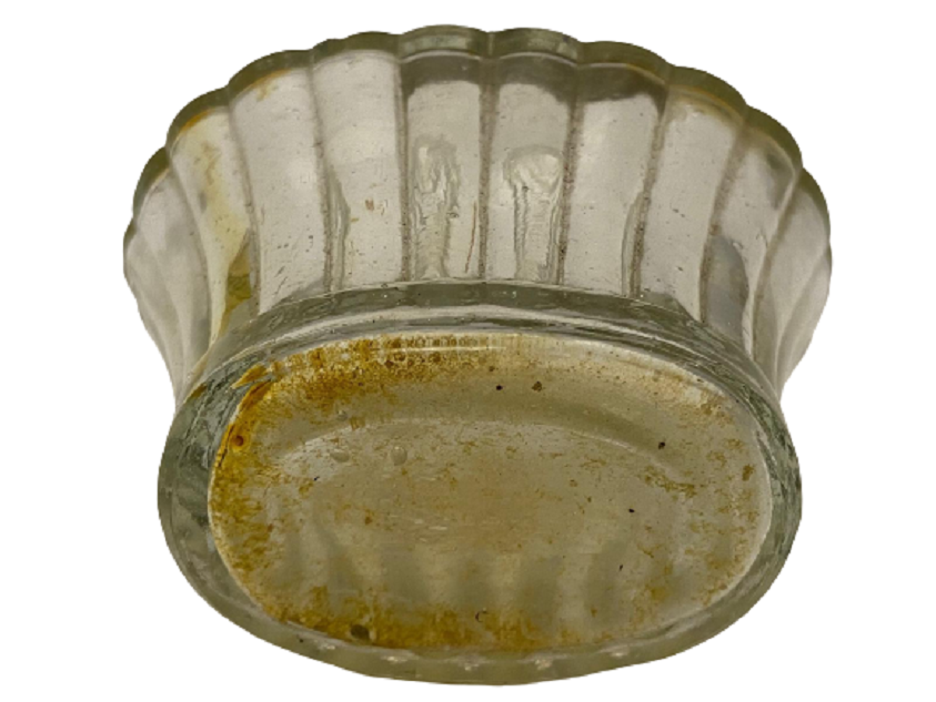 1950 YERLİ MENEKŞE ETİKETLİ CAM KAPAKLI  KOLONYA ŞİŞESİ