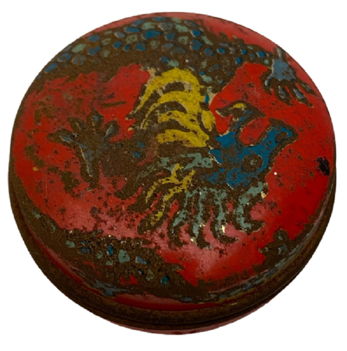 1940 UZAK DOGU EJDERHA METAL KIRMIZI KAPAKLI TENEKE KUTUDA UFAK BOY BAKIM KREMİ