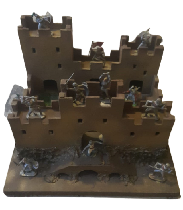 1970 ETRAFI BURCLARLA CEVRİLİ ASKERİ KALE  MUDAFA SAVAŞ KALESİ İÇERSİNDE 11 ASKER BULUNMAKDA ALMAN MALI OYUNCAK