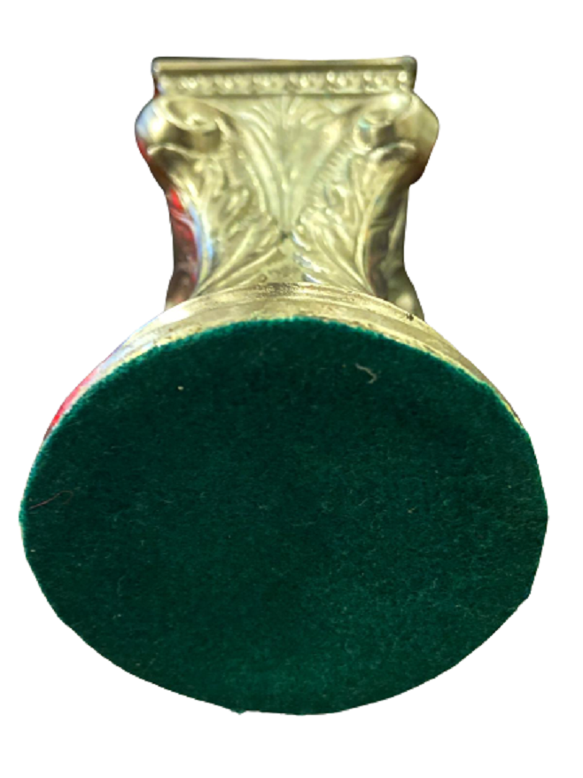 METAL İŞLEMELİ KAİDE ÜZERİNDE GAZLI  CAKMAK TAŞLI MASA ÜZERİ ÇAKMAĞI