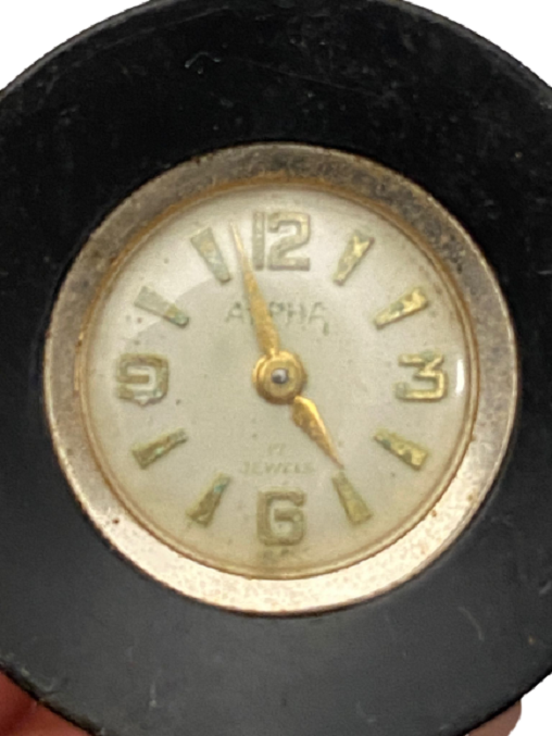 1950 ENGLAND RONSON  REG LİGHTER  CAKMAK ALT KISMINDA  ALPHA MARKA KURMALI MEKANİK SAAT ÜZER İŞLEMELİ YANLARDA 2 ADET TAŞ ÇAKMAK