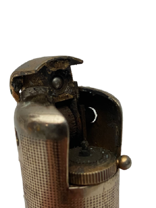 1950 ENGLAND RONSON  REG LİGHTER  CAKMAK ALT KISMINDA  ALPHA MARKA KURMALI MEKANİK SAAT ÜZER İŞLEMELİ YANLARDA 2 ADET TAŞ ÇAKMAK