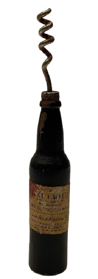 1930 BLACK & WHITE VİSKİ VE KONYAK  ŞİŞESİ FORMUNDA MANTAR ŞARAP AÇACAĞI TİRBÜŞON VE KONSERVE ŞİŞE ACACAGI YEŞİL VE SİYAH AHŞAPDAN 