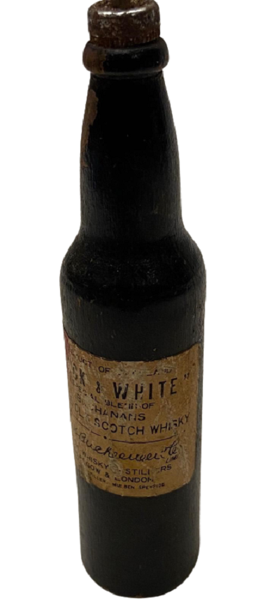 1930 BLACK & WHITE VİSKİ VE KONYAK  ŞİŞESİ FORMUNDA MANTAR ŞARAP AÇACAĞI TİRBÜŞON VE KONSERVE ŞİŞE ACACAGI YEŞİL VE SİYAH AHŞAPDAN 