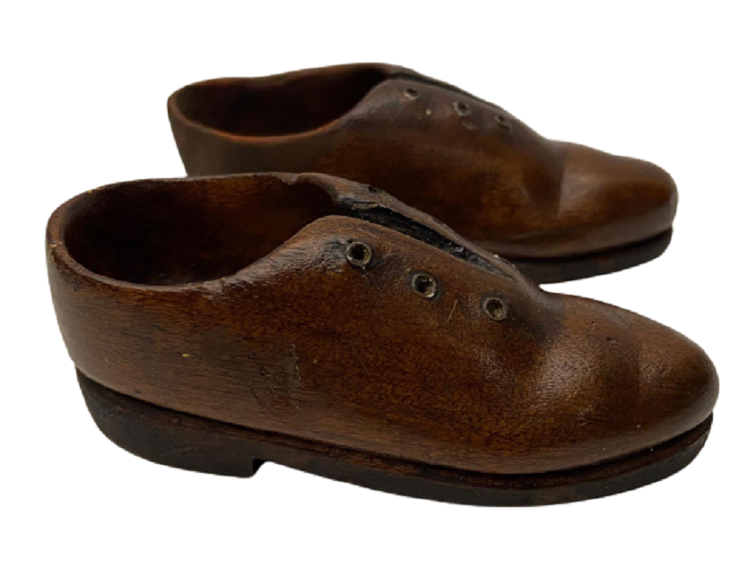 UFAK AHŞAP ÇİFT TAMAMEN ELDE YAPILMIŞ USTA İŞİ MASKOT MİNİ CİFT AYAKKABI 