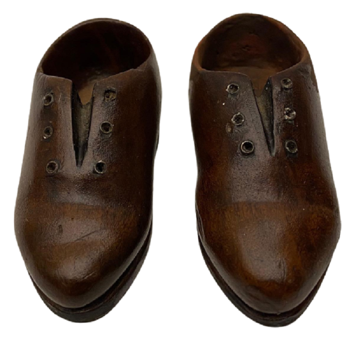 UFAK AHŞAP ÇİFT TAMAMEN ELDE YAPILMIŞ USTA İŞİ MASKOT MİNİ CİFT AYAKKABI 