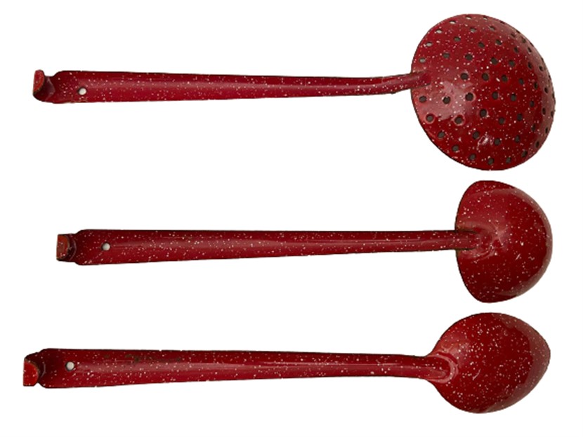 1950 ÜCLÜ KIRMIZI  BEYAZ PUANLI EMAYE SÜZGEÇLİ KAŞIK  KEPÇE  KAŞIK  MUTFAK SETİ COK TEMİZ