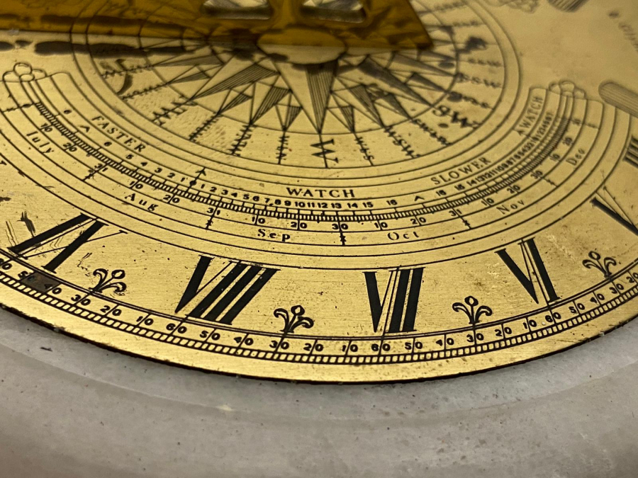 EL YAPIMI R.GİYNNE FECİT MERMER KAİDE ÜZERİ BRONZ ASİT YAZI  PUSULA VE GÜNEŞ SAATİ